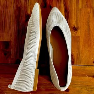 Everlane size 8 light gray pointed flats